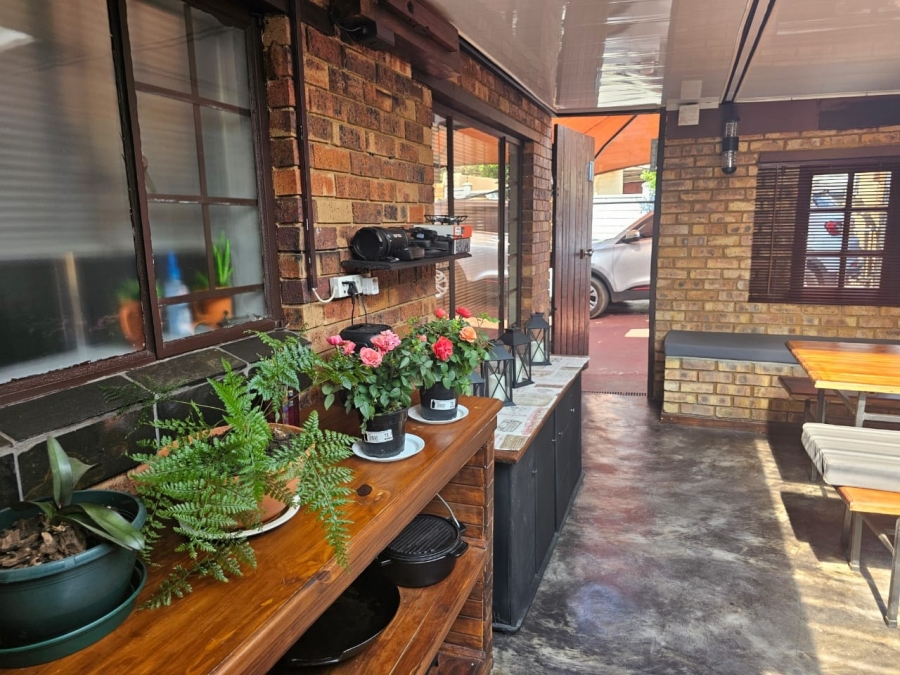 3 Bedroom Property for Sale in Safari Gardens North West